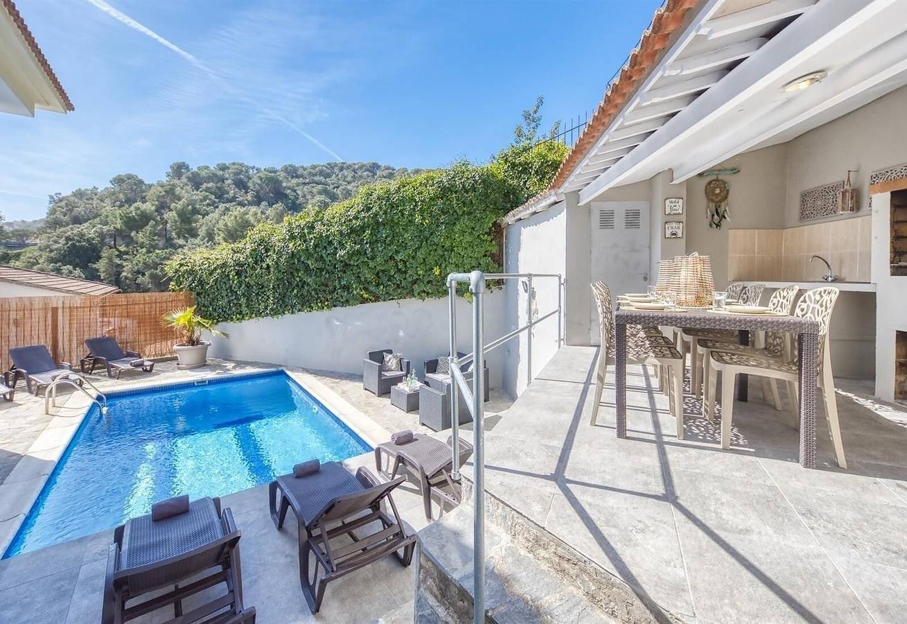 Villa 'Costa Cabana - Villa Rosa' with Pool, Garden and Wi-Fi in Font de Sant Llorenç, Lloret de Mar
