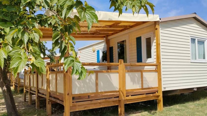 Camping pour 4 personnes, avec bassin pour enfant dans les Bouches-du-Rhône - 3