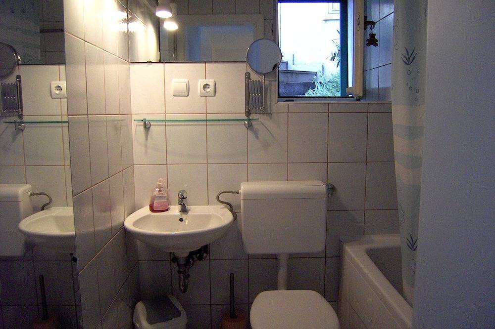 Neu saniert nach deutschen Standart, historische Terrasse mit Blick aufs Meer, in Brela, Makarska Riviera