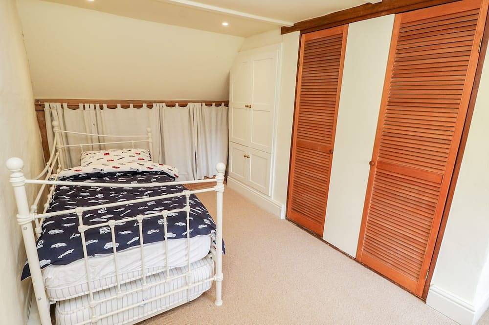 19 Clatterford Shute, pet friendly, with a garden in Carisbrooke in Newport (Isla de Wight), Isla de Wight