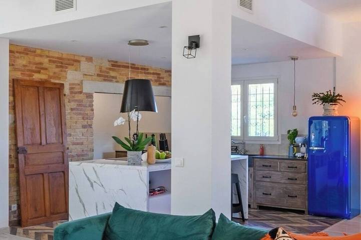 Gîte pour 8 personnes, avec piscine à Vénéjan - 2