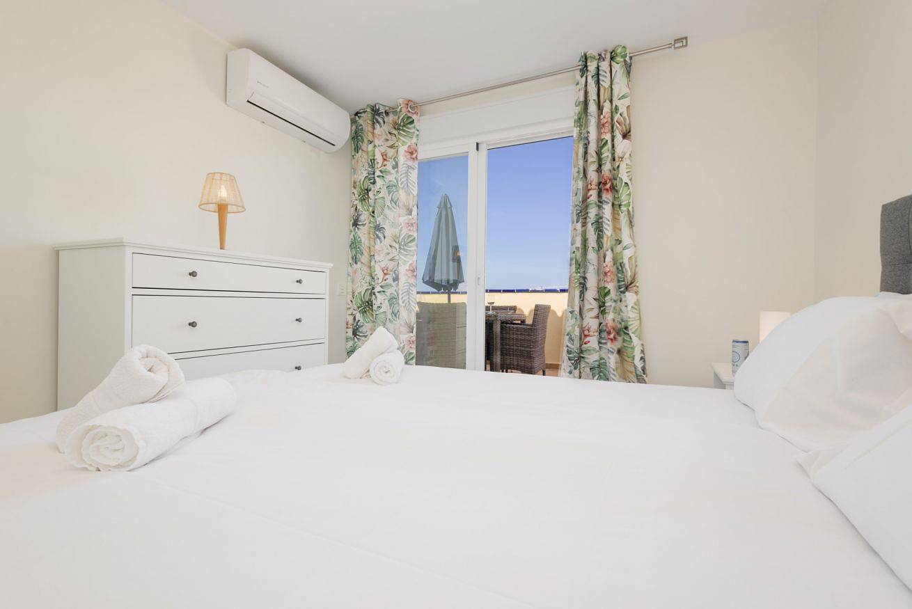 Ganze Wohnung, Gemütliche Wohnung; mit Meerblick, große private Terrasse, in der Nähe des Strandes; El Faro, Mijas in Mijas Costa, Mijas