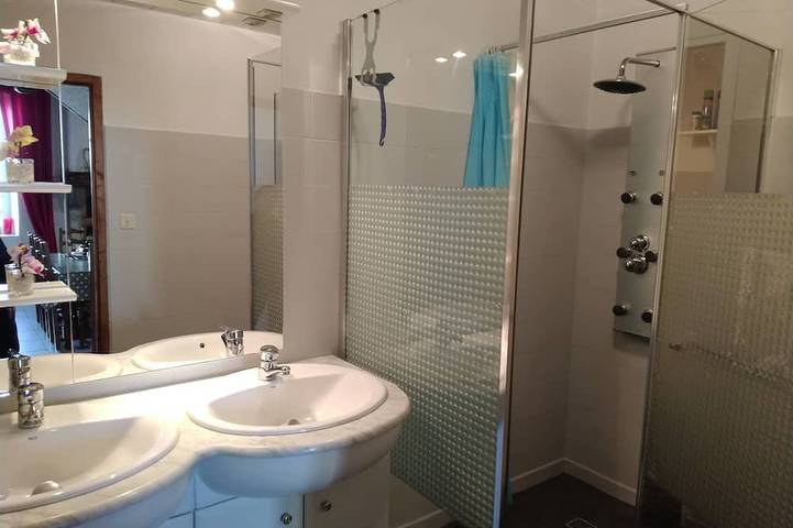 Gîte pour 6 personnes, avec jardin et terrasse à Arrodets-ez-Angles - 4