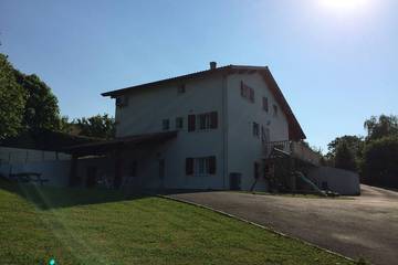 Gîte pour 5 personnes, avec jardin et terrasse à Villefranque