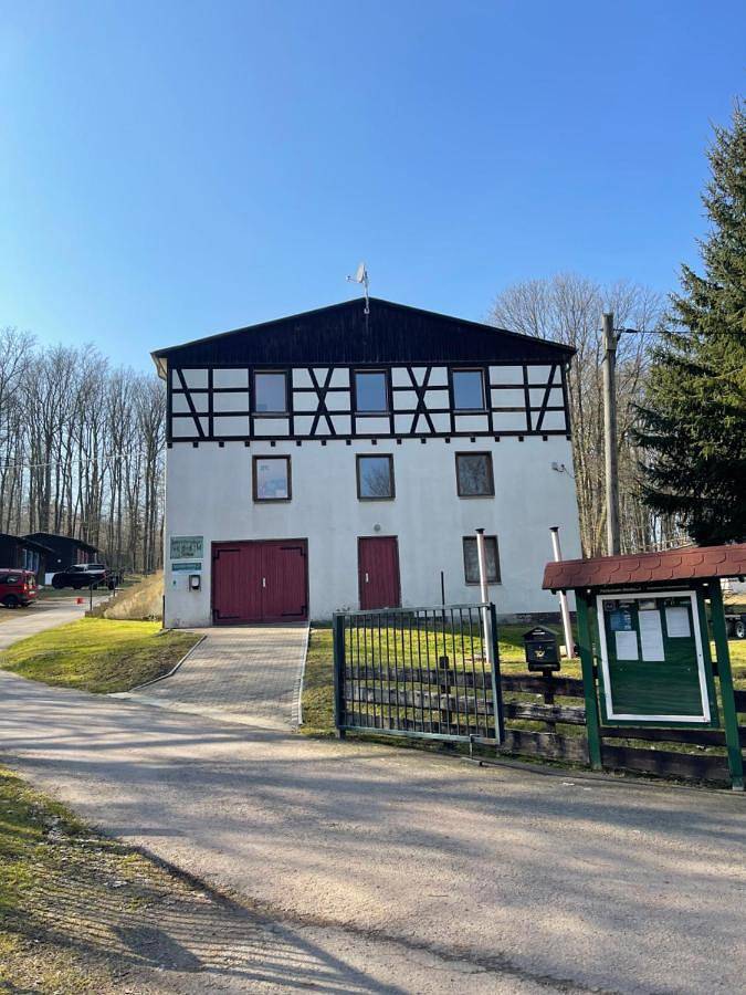 Ferienpark für 2 Personen, mit Terrasse und Garten sowie Pool und Sauna in Thüringen