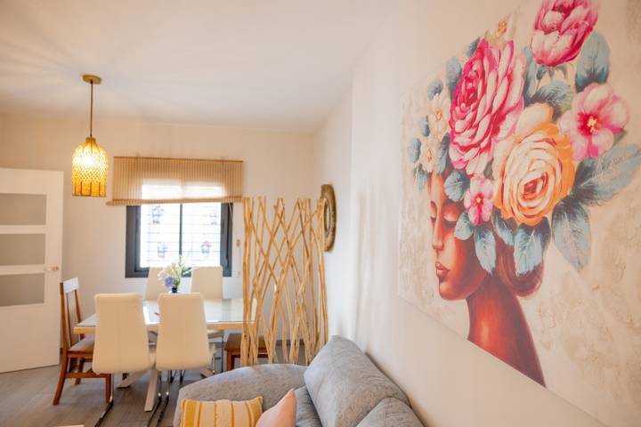 Casa Flor del Rocío – Sevilla – 4 Schlafzimmer für 8 – Klimaanlage, Terrasse & Parkplatz in La Rinconada, Sevilla Provinz