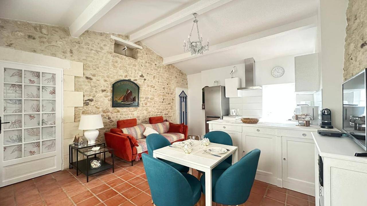 Maison de ville dans le centre d'un village classé in Mornac-sur-Seudre, Côte de Beauté