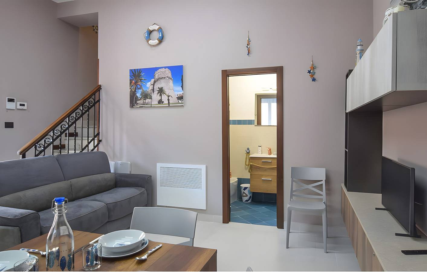 Casa Vacanze 'Loft Confortevole Vicino alla Stazione City' con Terrazza, Wi-Fi e Aria Condizionata in Reggio di Calabria, Provincia di Reggio Calabria