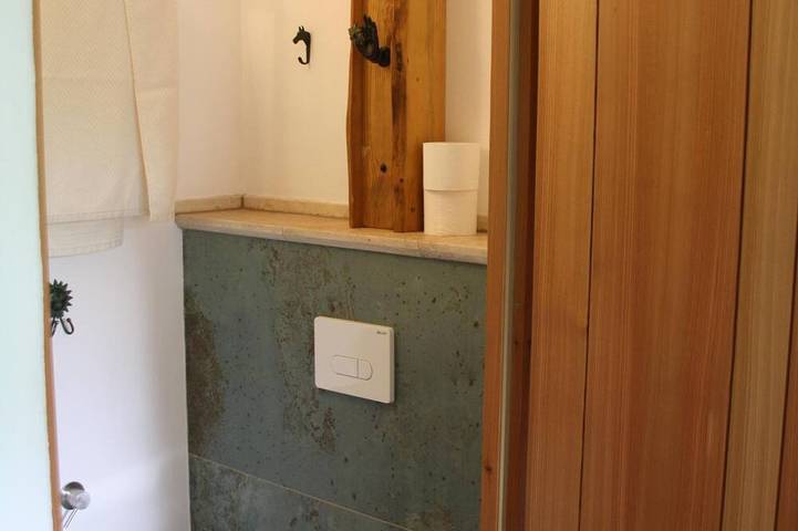 Ganze Wohnung, Ferienwohnung mit Terrasse und Bergblick in Frasdorf, Chiemsee