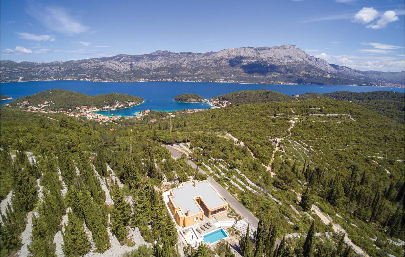Charmante 2-Zimmer-Wohnung mit Pool, Parkplatz und Zugang zum Strand – nur 1,5 km entfernt! in Medvinjak, Korcula
