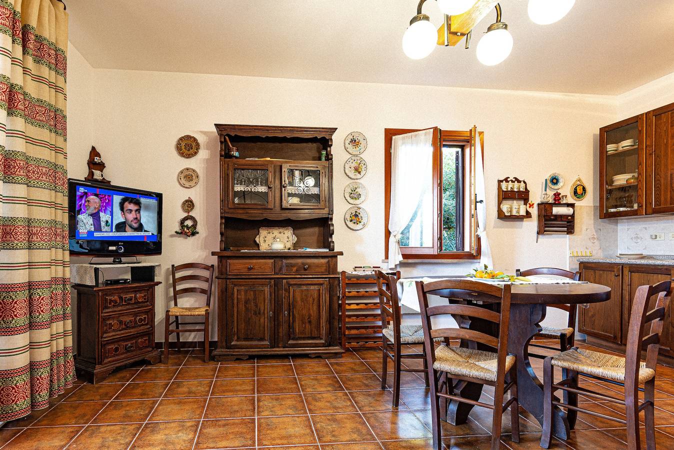 Appartamento intero, Appartamento 'Il Porto' vicino alla spiaggia con balcone, terrazza e giardino in Porto Azzurro, Isola d'Elba