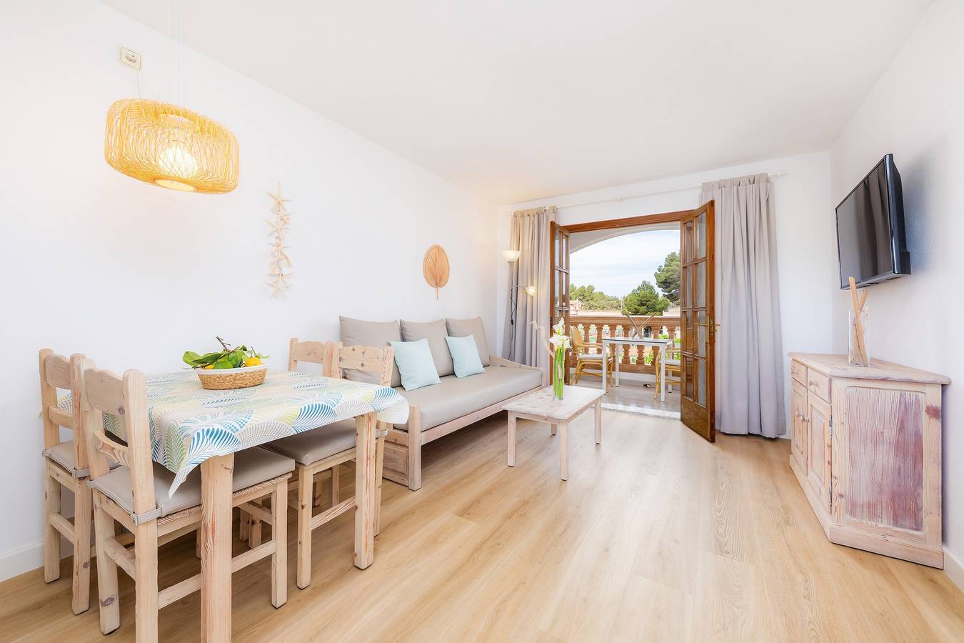 Ganze Wohnung, Strandnahes Apartment mit Zugang zum Pool, einer privaten Terrasse, Klimaanlage und Wlan in Canyamel, Capdepera