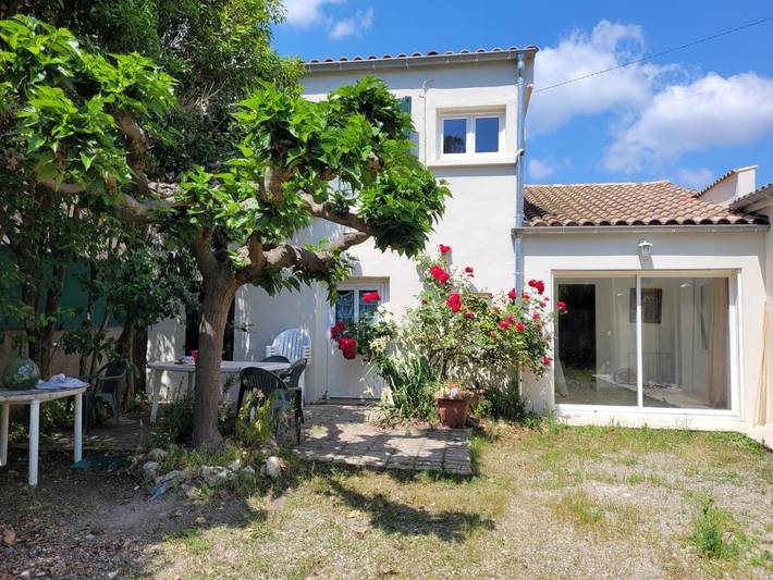 Location de vacances pour 6 personnes, avec jardin à Lézignan-la-Cèbe