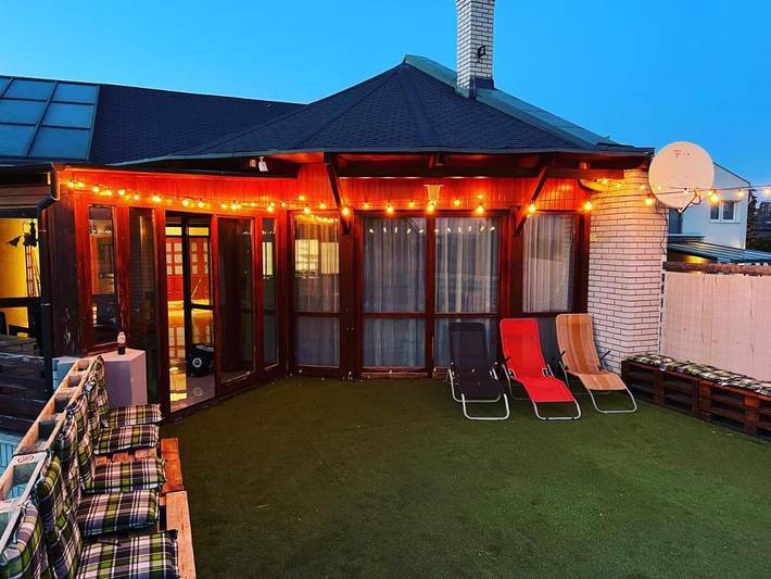 Villa pour 7 personnes, avec piscine et sauna ainsi que jardin et jacuzzi à Budapest - 2