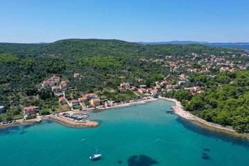 Ferienwohnung für 4 Personen, mit Balkon und Garten auf Pasman
