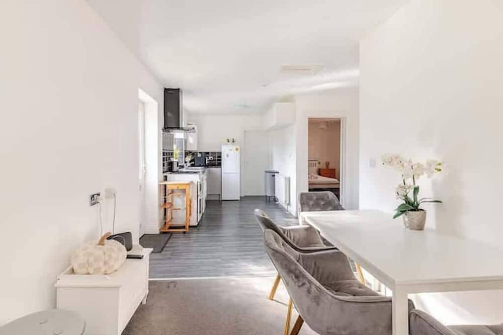 Spacious Riverside View Bungalow in Oxford, Oxfordshire