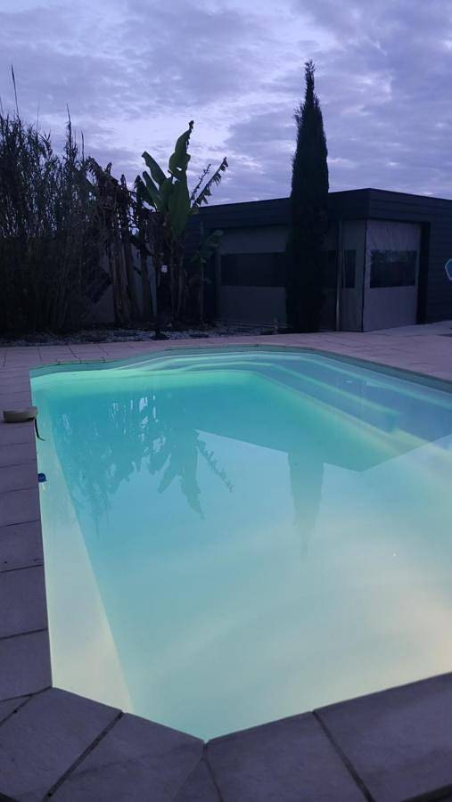 Gîte pour 5 personnes, avec terrasse ainsi que piscine et vue dans Donzacq