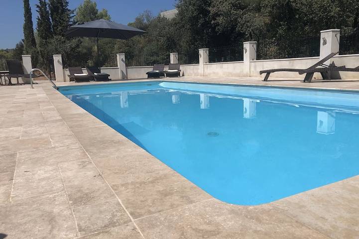 Location de vacances pour 8 personnes, avec jardin et terrasse à Cébazan