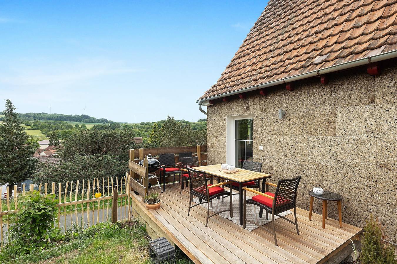 Ferienhaus 'Vogelsberger Bett Unser Korkhaus' mit Bergblick, privater Terrasse und Wi-Fi in Feldatal, Vogelsberg Region
