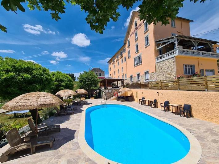 Hôtel pour 3 personnes, avec jardin et piscine