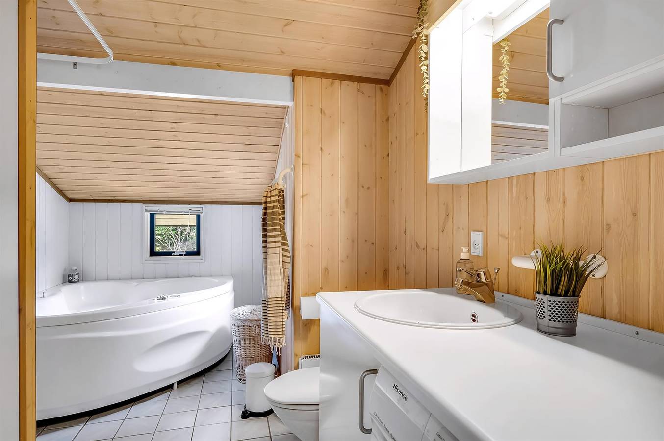 Amazing home in Ålbæk w/ 4 Bedrooms in Lodskovvad, Ålbæk