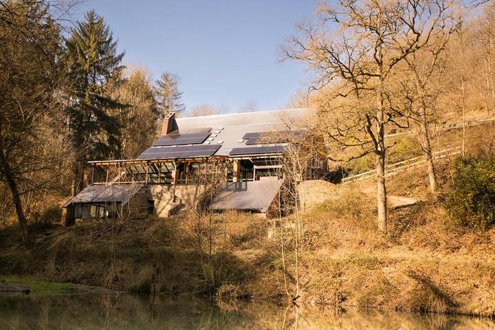 Maison de vacances pour 50 personnes, avec Balcon et Jacuzzi ainsi que Terrasse et Jardin à Hastière