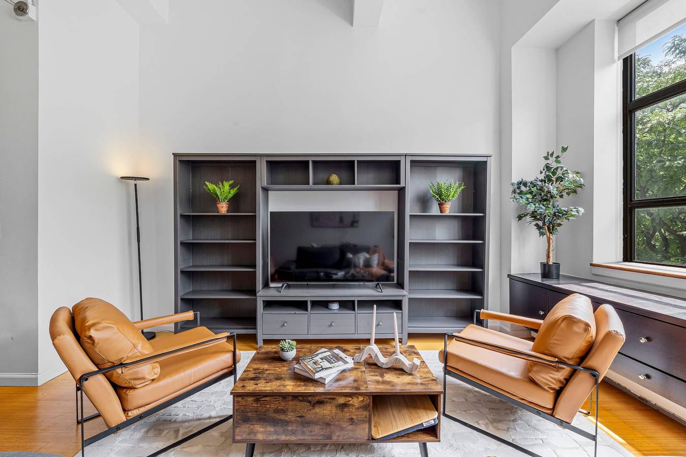 Entire apartment, Barrow by Rove Travel   1Br Loft w Shared Roof in Manhattan, New York City