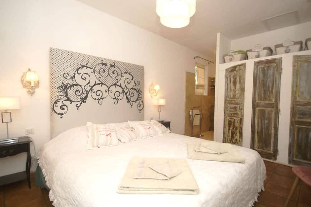 Luxury villa with pool and enclosed garden in Entrecasteaux, Brignoles region