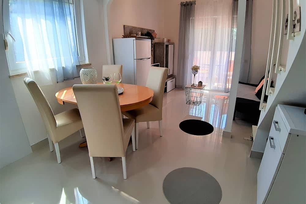 Apartamento entero, Apartamento Kristina a 400 m de la playa de arena + aire acondicionado + Wifi in Medulin, Pula-Medulin