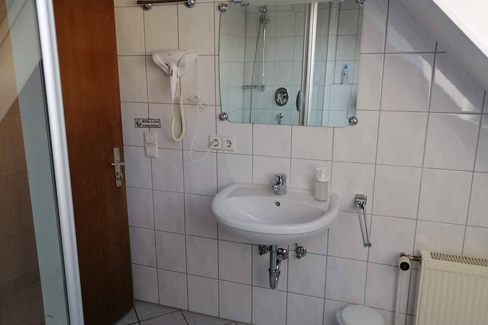 Ganze Wohnung, Apartment mit Küche und Badezimmer in Göppingen, Landkreis Göppingen