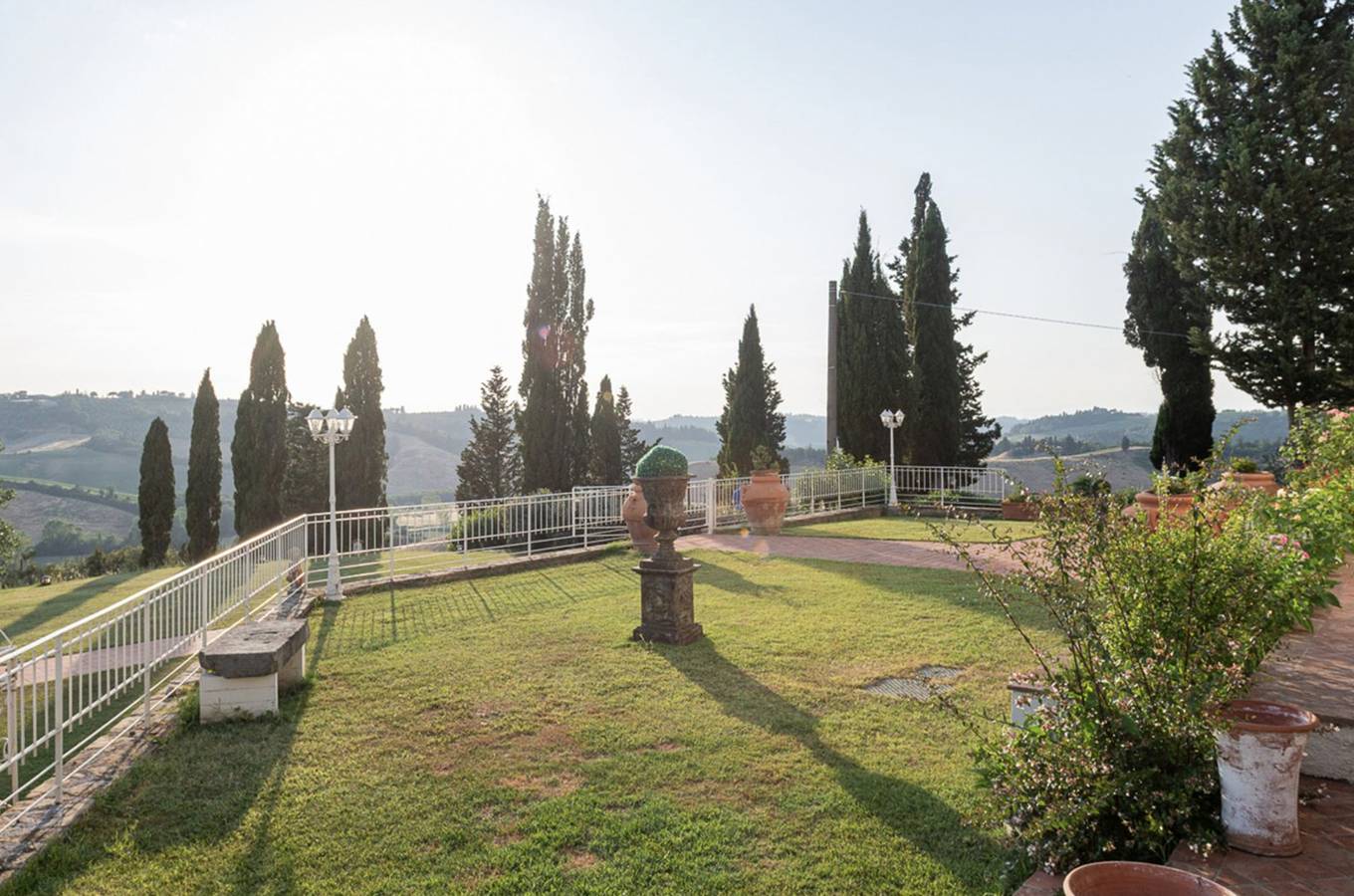 Spectacular villa with view in Certaldo, Chianti