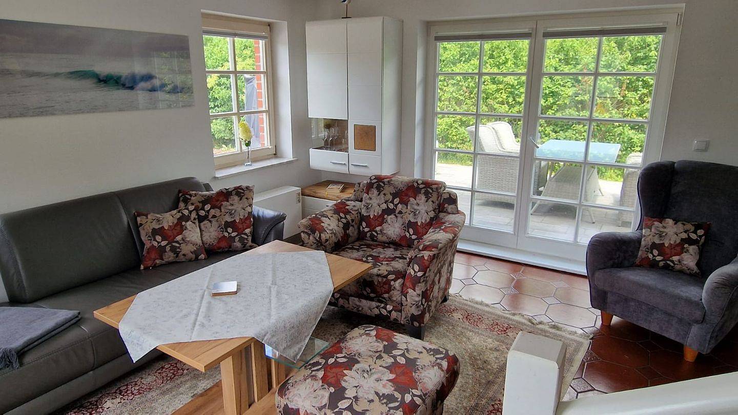 „An der Schlehe“ – strandnahes Reetdach-Ferienhaus an Rügens Ostseeküste in Dranske, Rügen