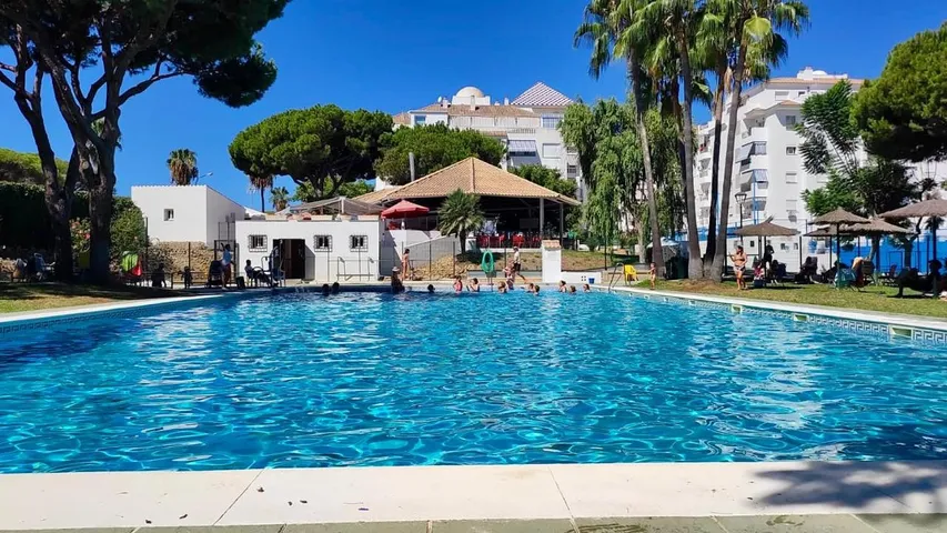 Appartement de vacances pour 5 personnes, avec vue ainsi que jardin et piscine - 1
