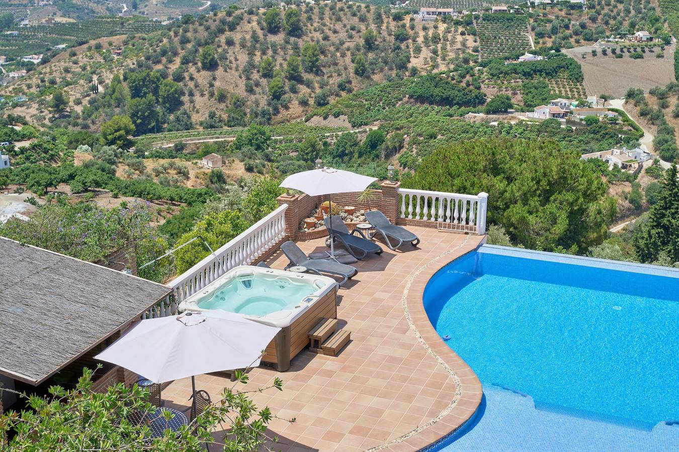 Exceptional Villa with Infinity Pool, Hot Tub, Sea & Mountain Views in Frigiliana, Cordillera Penibética