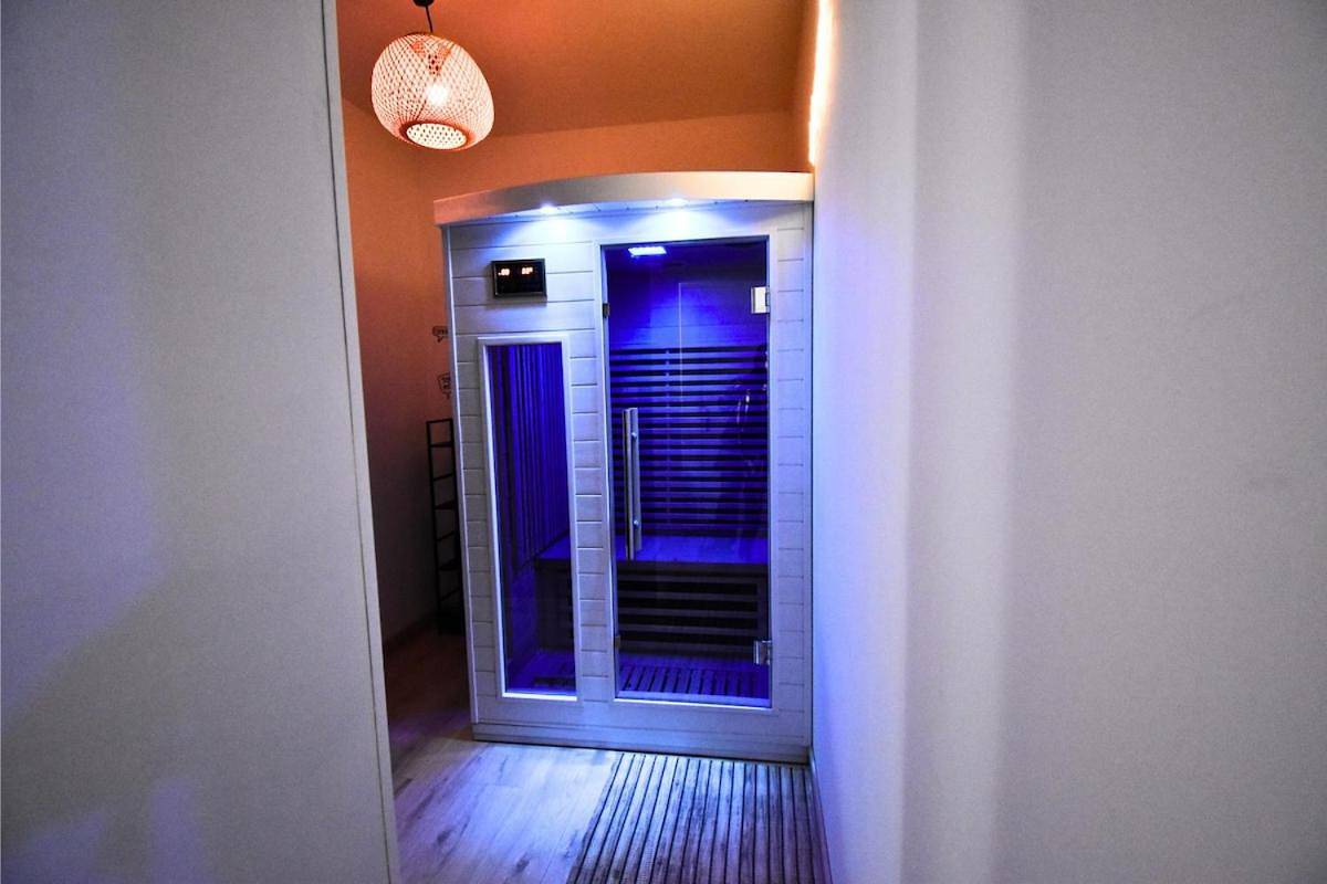 Appartement entier, Le Sanctuaire Hirson, Spa Privatif, Sauna in Hirson, Aisne