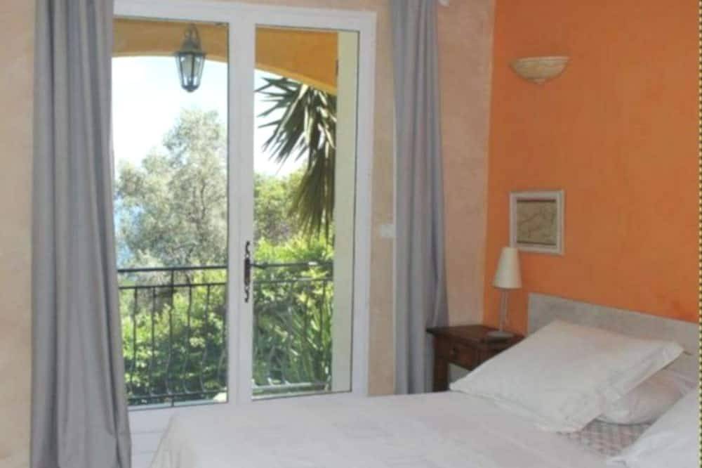 Entire apartment, Cosy Cottage above Monaco in La Turbie, Nice region