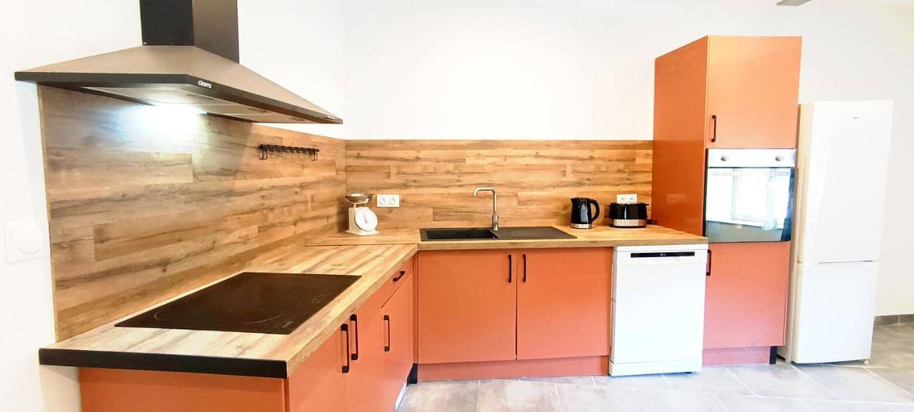 Appartement entier, One-Bedroom Apartment in Le Collet-de-Dèze, Parc national des Cévennes