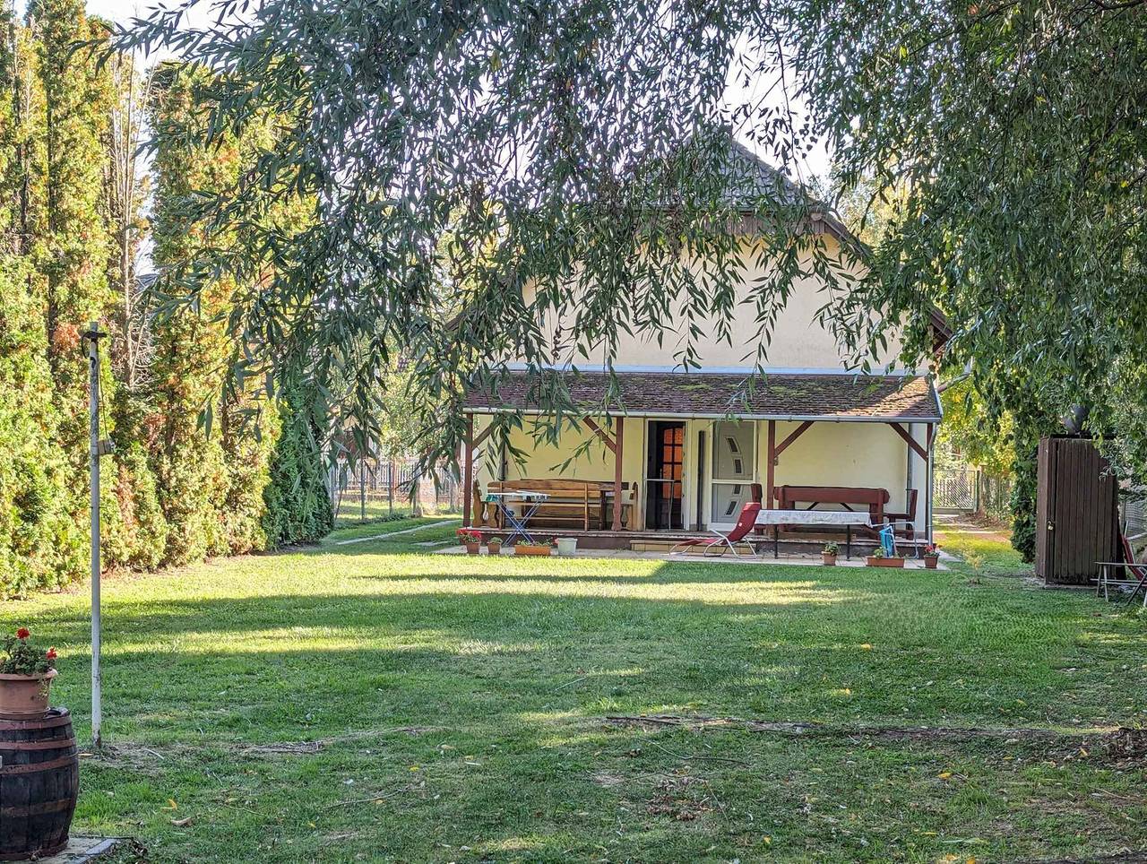 Ferienhaus mit Steg und direkter Zugang zum Wasser in Balatonmariafürdö, Plattensee Südufer