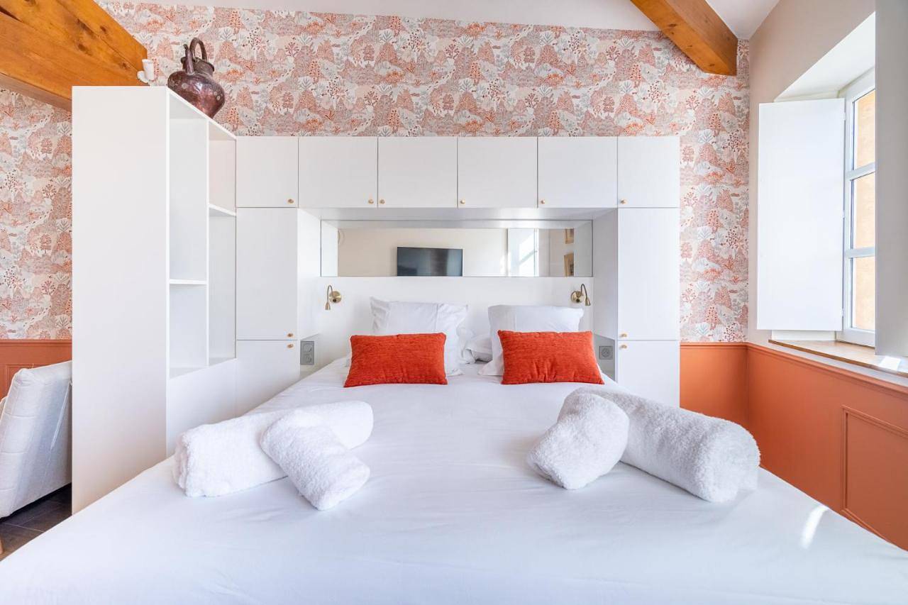 Two-Bedroom Suite in Salon-de-Provence, Côte méditerranéenne (France)