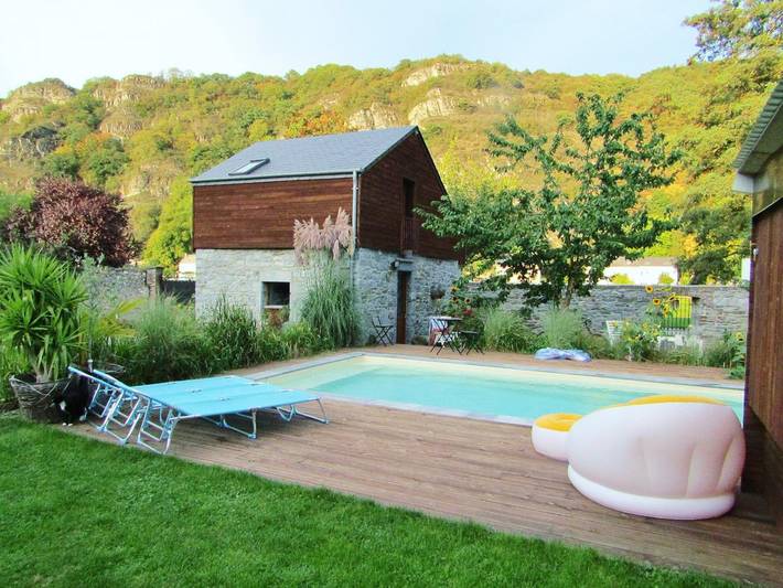 Gîte pour 2 personnes, avec Jacuzzi et Terrasse ainsi que Jardin et Piscine dans les Ardennes