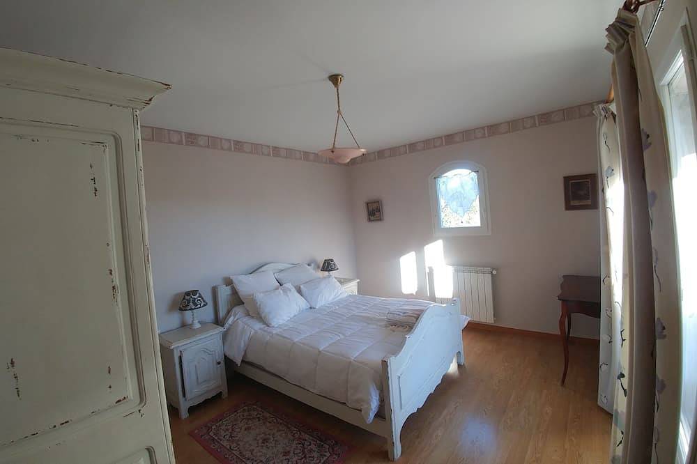 Belle villa, 10 mns à pied centre Uzès, piscine privée, jardin paysagé, calme in Uzès, Région de Nîmes