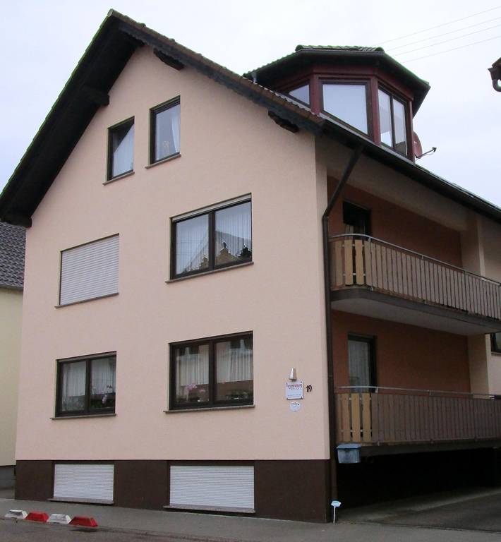 Ferienwohnung für 4 Personen, mit Balkon und Garten in Rheinebene