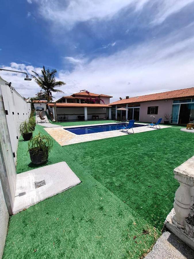 Casas e apartamentos de temporada para 10 pessoas, com balcão e jardim e ainda vista and piscina em Igaratá