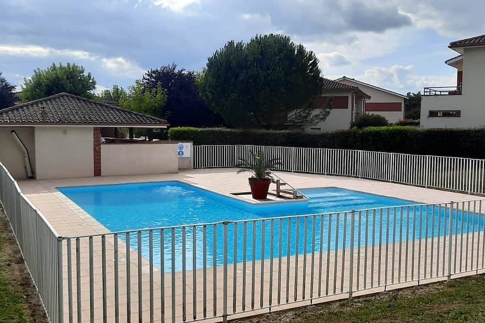 Entire apartment, Nérac: 83-square-meter home in a secure, tree-lined residential complex. Three-bedroom duplex in Nérac, Nérac region