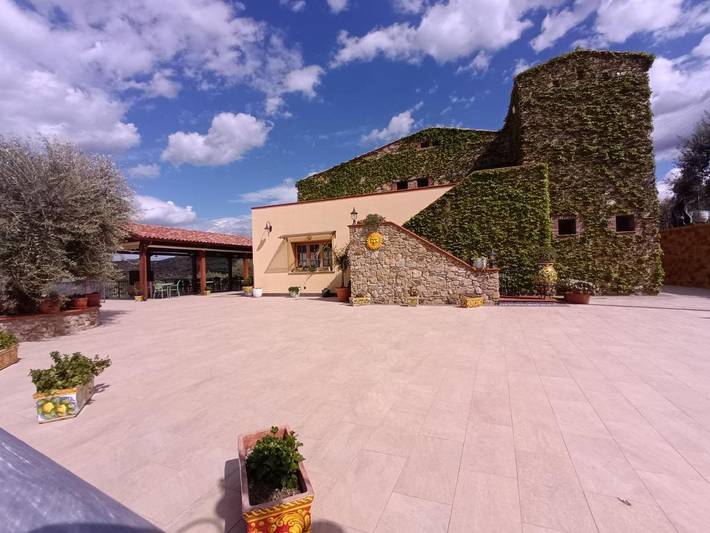 Casa vacanza per 4 persone, con Balcone e Terrazza nonché Giardino e Piscina a Lascari