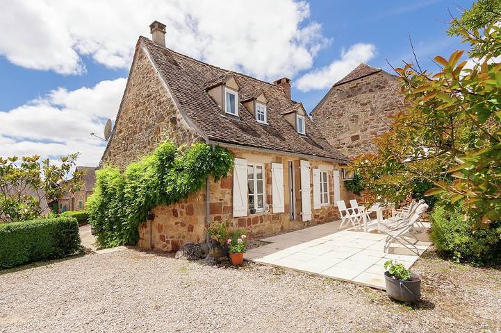 Gîte pour 4 personnes, avec piscine et terrasse