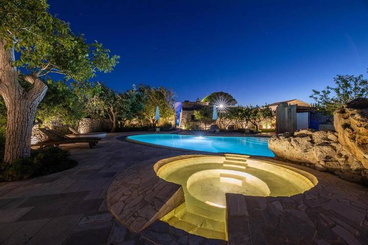 Location de vacances pour 15 personnes, avec jardin ainsi que piscine et jacuzzi à Martano - 2