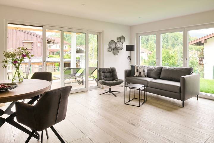 Ferielejlighed for 4 personer, med Terrasse og Have samt Udsigt