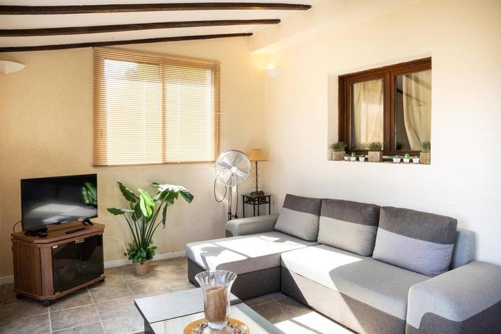 Gîte pour 6 personnes, avec vue ainsi que piscine et jardin, animaux acceptés à Furiani - 3