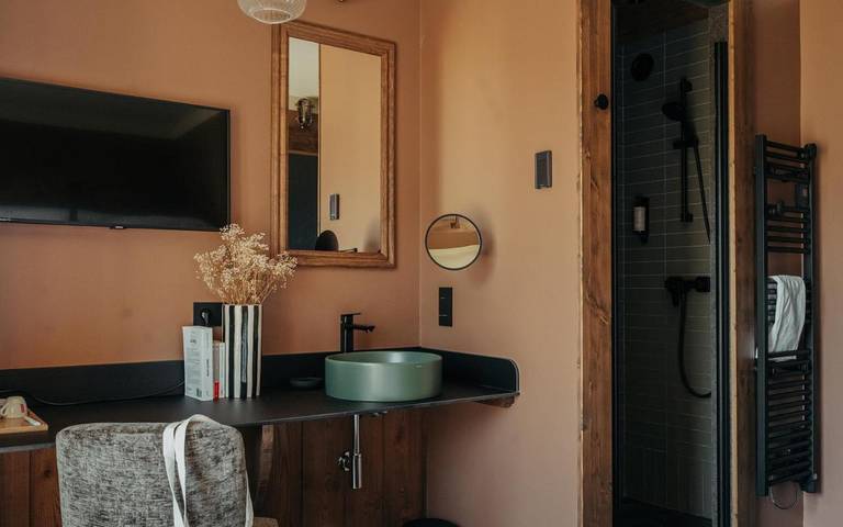 Location de vacances pour 3 personnes, avec terrasse et jardin, animaux acceptés à Challes-les-Eaux - 2